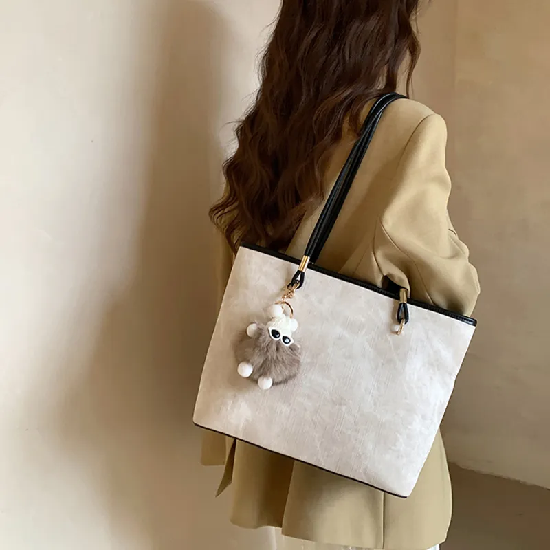 Jade En Plus Pu Shoulder Bag Regular Large Size Women's Ecru-2