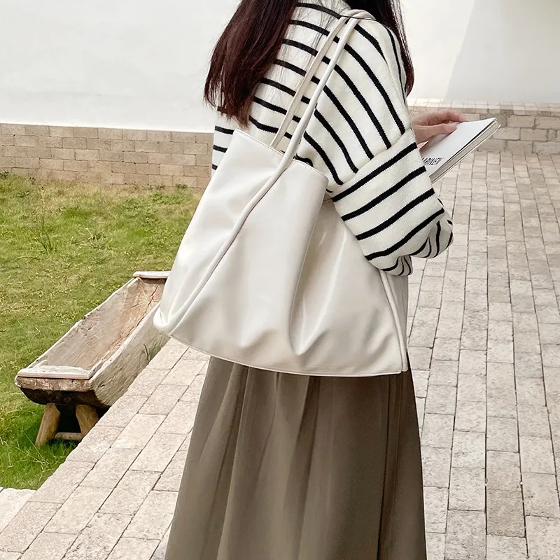 Jade En Plus PVC Shoulder Bag Regular Women's Black/White/Chestnut/Green-11