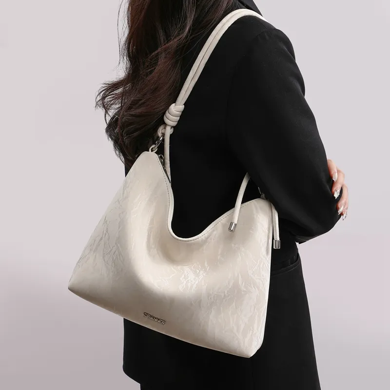 C°BANNER Cow Leather One Shoulder Underarm Tote Regular Women's Ecru-4