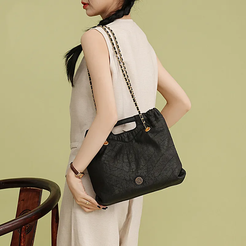 Pivsnu Fragrant Cloud Yarn Shoulder Bag Regular Women's Black-3