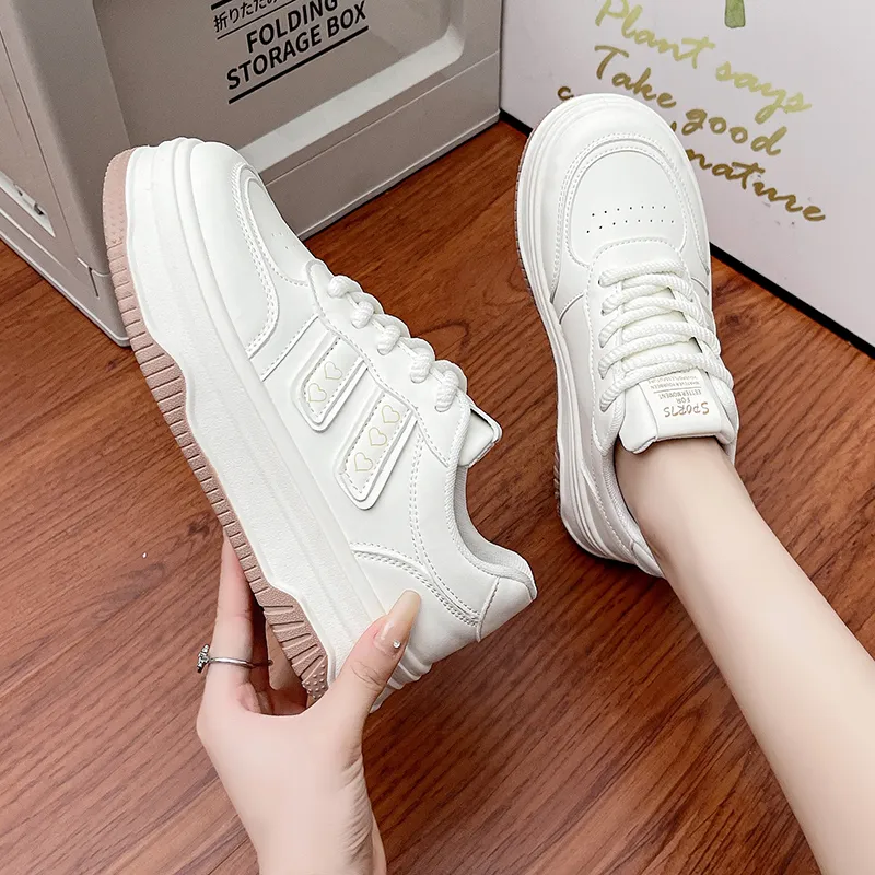 Lycakington Slip Resistant Breathable Abrasion Resistant Low Top Skateboard Shoes Women's Beige-3
