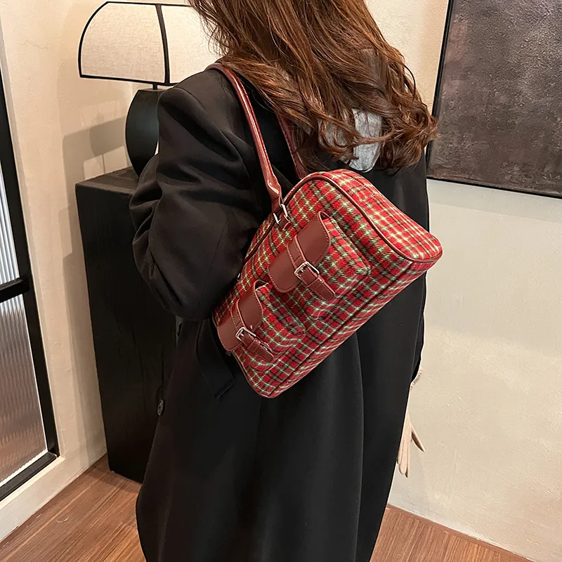 KARUISHA Woolen Shoulder Bag Women's Coffee/Black/Red-11