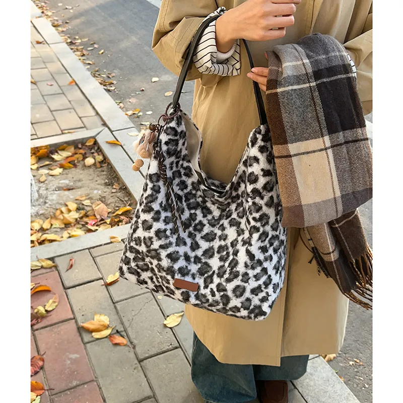 KARUISHA Woolen Shoulder Bag Regular Women's White Leopard Print/Brown Leopard Print/Black Leopard Print-2