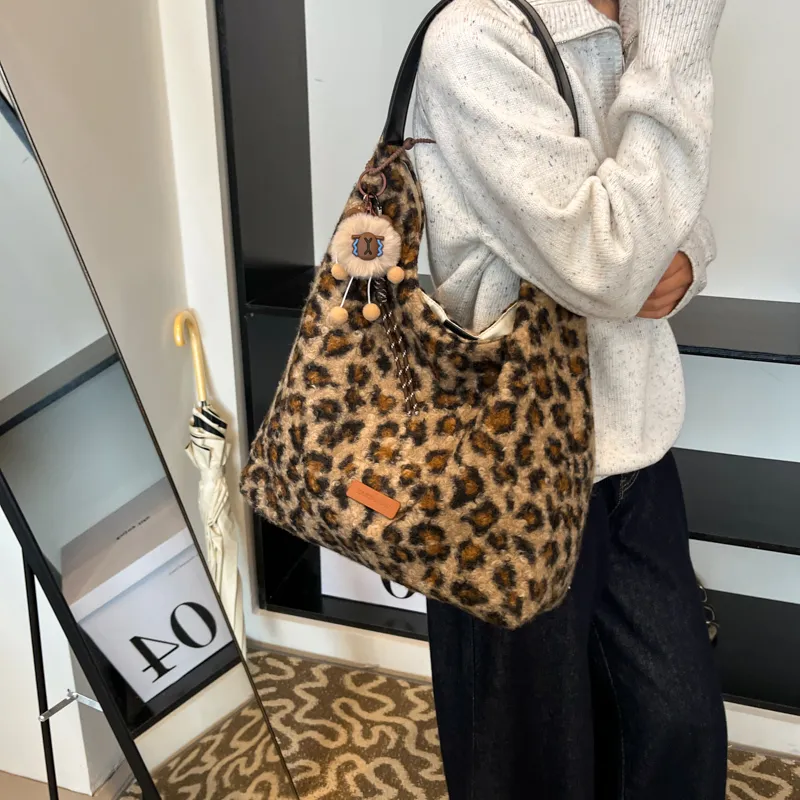 KARUISHA Woolen Shoulder Bag Regular Women's White Leopard Print/Brown Leopard Print/Black Leopard Print-5