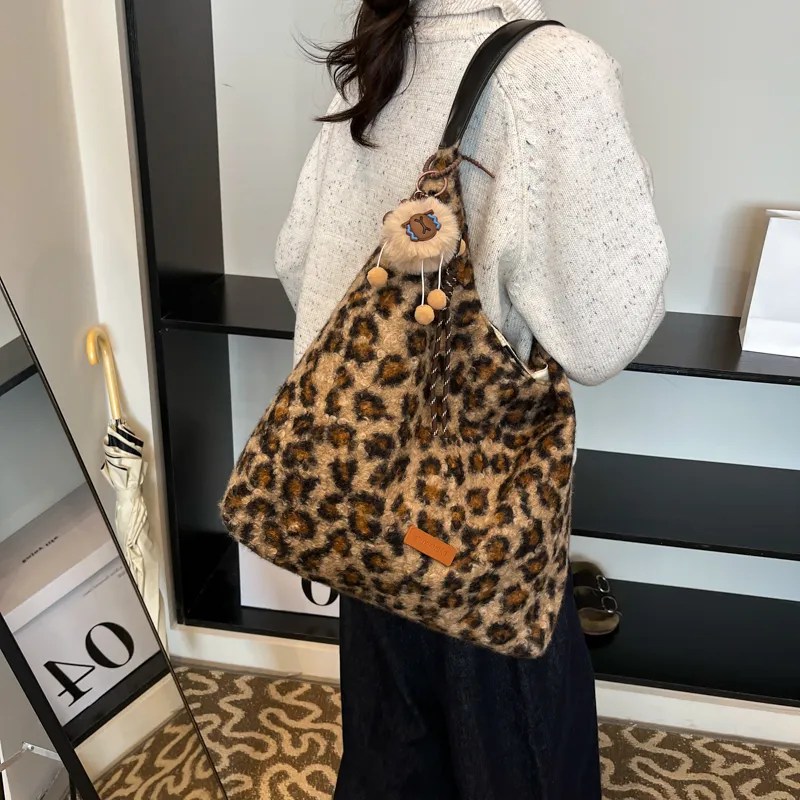 KARUISHA Woolen Shoulder Bag Regular Women's White Leopard Print/Brown Leopard Print/Black Leopard Print-7