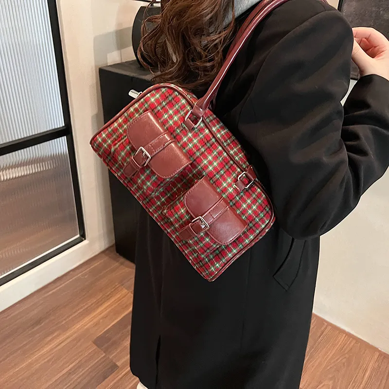 KARUISHA Woolen Shoulder Bag Women's Coffee/Black/Red-10