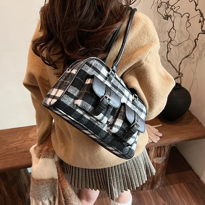 KARUISHA Woolen Shoulder Bag Women's Coffee/Black/Red-7