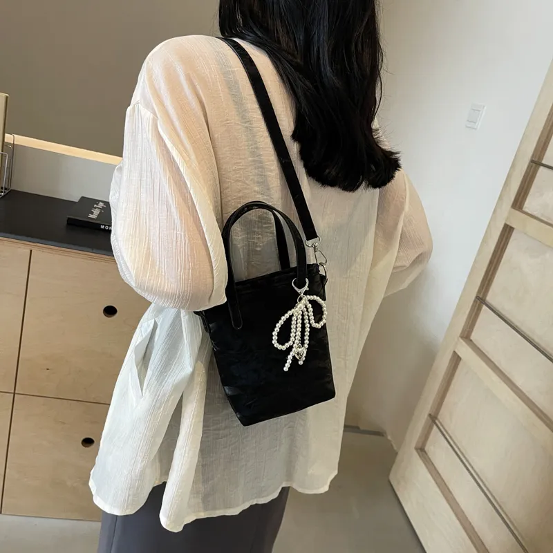 KARUISHA Pu Shoulder Bag Women's Black/White/Silver/Green-7