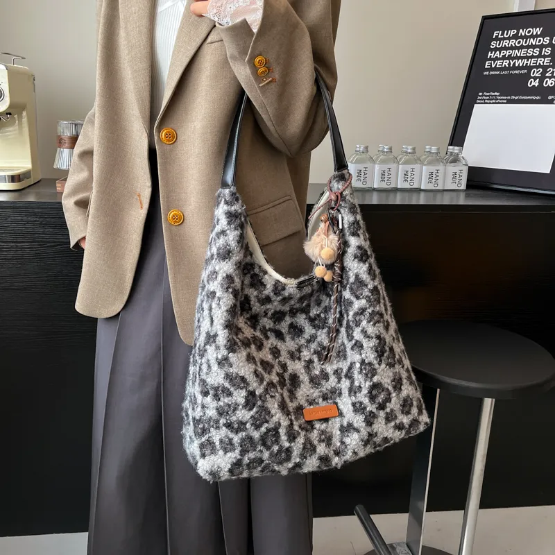 KARUISHA Woolen Shoulder Bag Regular Women's White Leopard Print/Brown Leopard Print/Black Leopard Print-11
