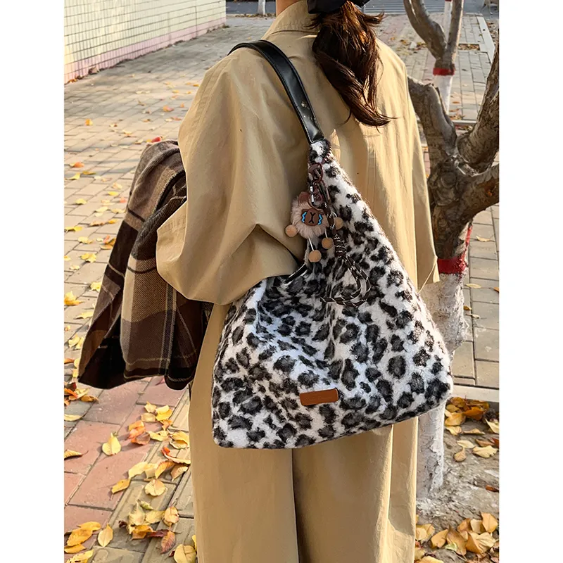 KARUISHA Woolen Shoulder Bag Regular Women's White Leopard Print/Brown Leopard Print/Black Leopard Print-3