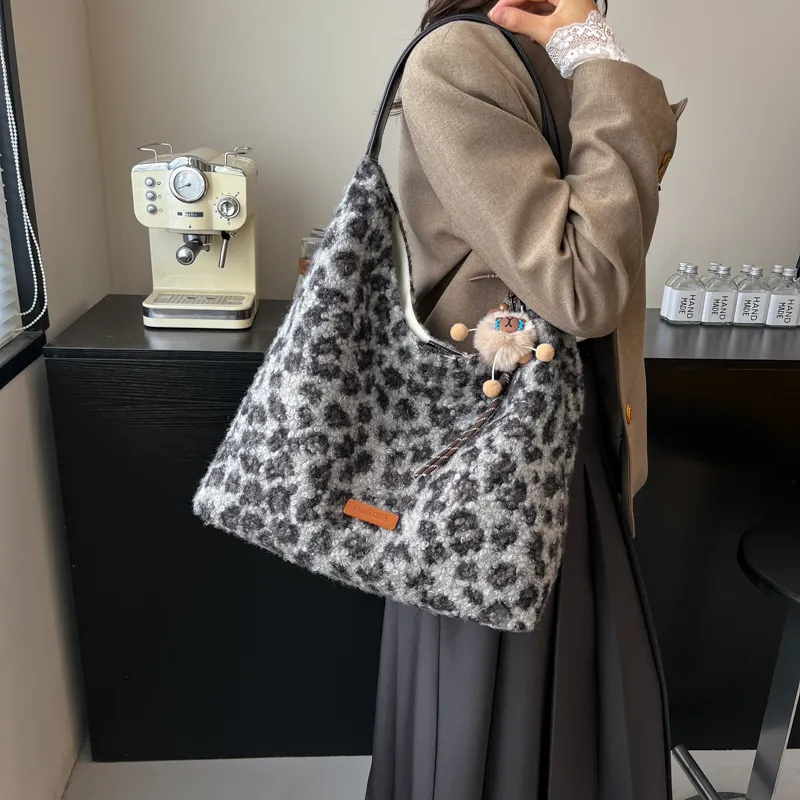 KARUISHA Woolen Shoulder Bag Regular Women's White Leopard Print/Brown Leopard Print/Black Leopard Print-10