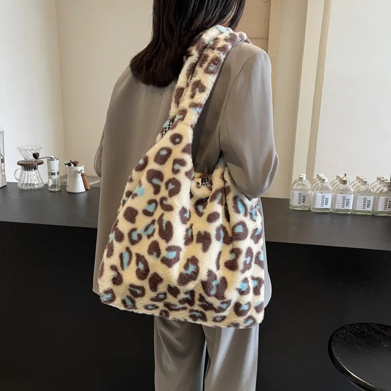 KARUISHA Velour Shoulder Bag Women's Black/Blue/Coffee-7