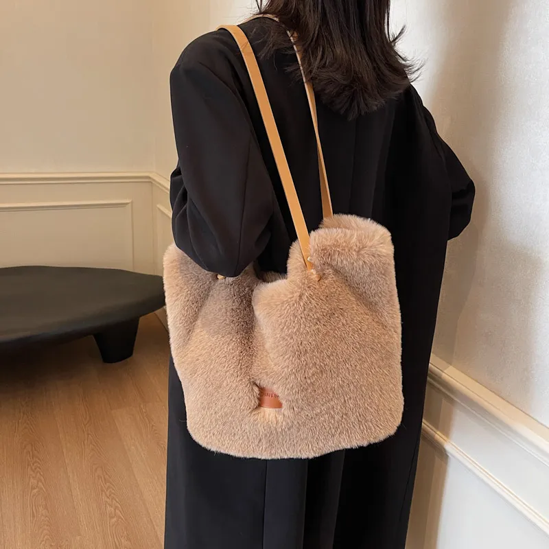 KARUISHA Fuzzy Handbag, Shoulder Bag Regular Women's Black/Brown/Ecru-11