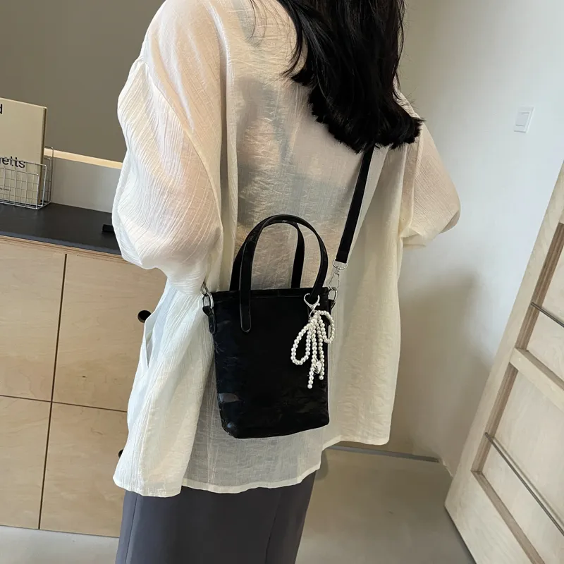 KARUISHA Pu Shoulder Bag Women's Black/White/Silver/Green-5