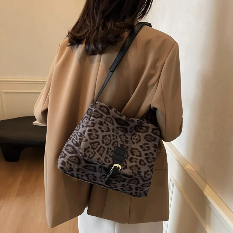 KARUISHA Leather Velvet Shoulder Bag Women's Multicolor-9