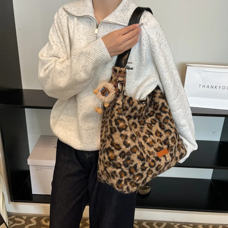 KARUISHA Woolen Shoulder Bag Regular Women's White Leopard Print/Brown Leopard Print/Black Leopard Print-6