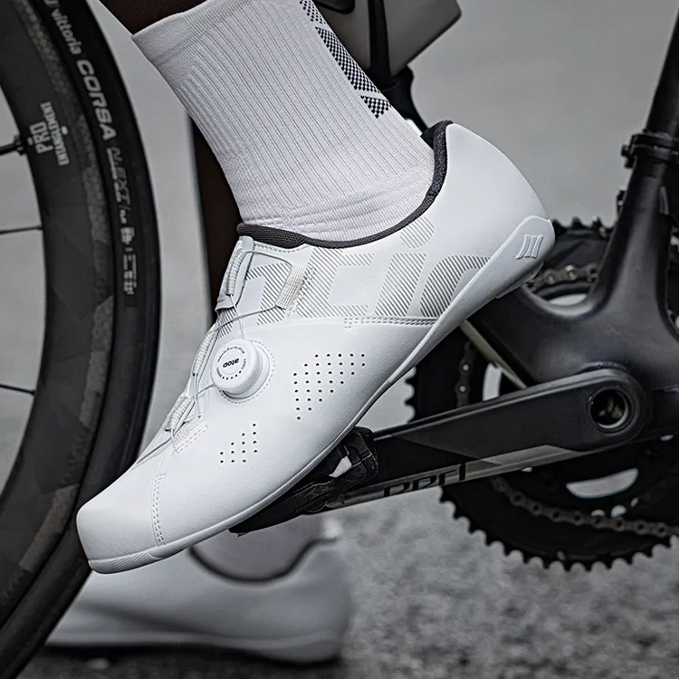 SANTIC Coverage Support Wear-Resistant Lightweight Breathable Slip-Resistant Low-Top Cycling Shoes Unisex White-4