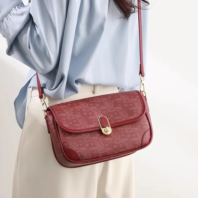 PESASRIE PVC Shoulder Bag Women's Burgundy-2