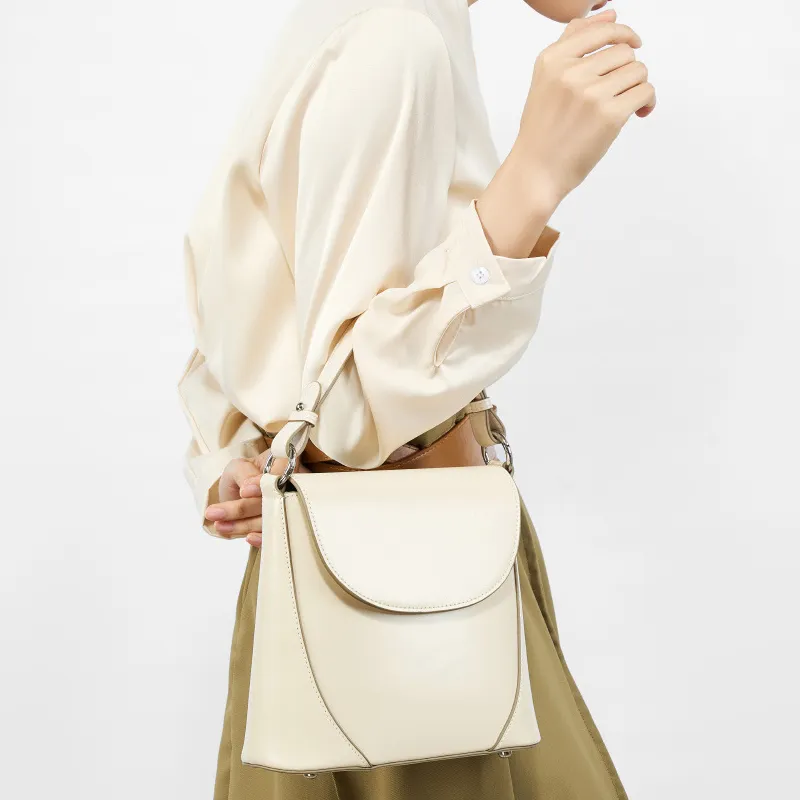 PESASRIE Cow Leather One Shoulder Handbag Women's Brown/Black/White-10