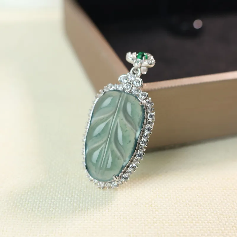 Qingjing Ice Type Pendants Unisex-3