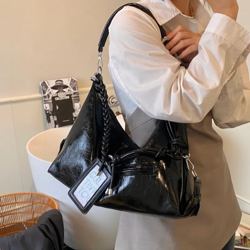 Yi Brigade PU Shoulder Bag Regular Women's Black/White/Red/Silver-2