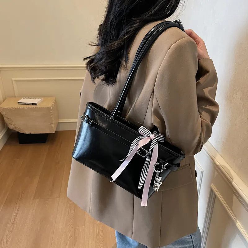 Yi Brigade PU Handbag Regular Women's Black Ecru/Burgundy/Pink-13