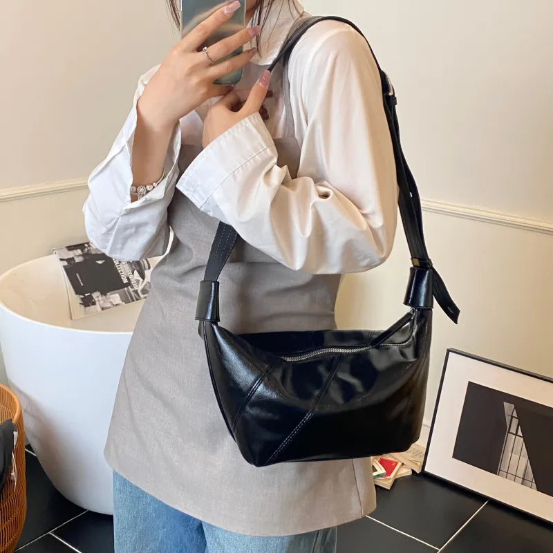 Yi Brigade PU Shoulder Bag Regular Women's White/Black/Khaki/Silver-5