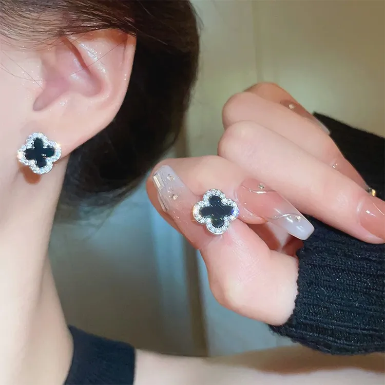 JOLLY NOTE Winter Atmosphere Feeling Stud Earrings Women's Good Luck-1