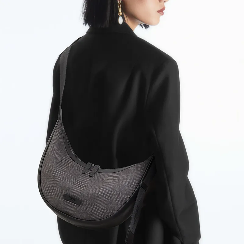 BVP Crossbody Bags Black-4