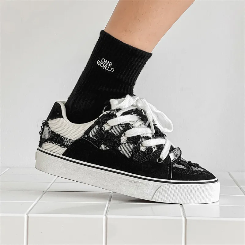 Grumpy Ram Abrasion Resistant Breathable Low Top Skateboard Shoes Unisex-2