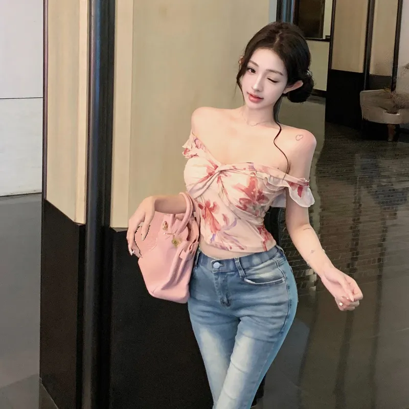 Gentle welcome T Shirts Women's Pink Shopping Bag-2