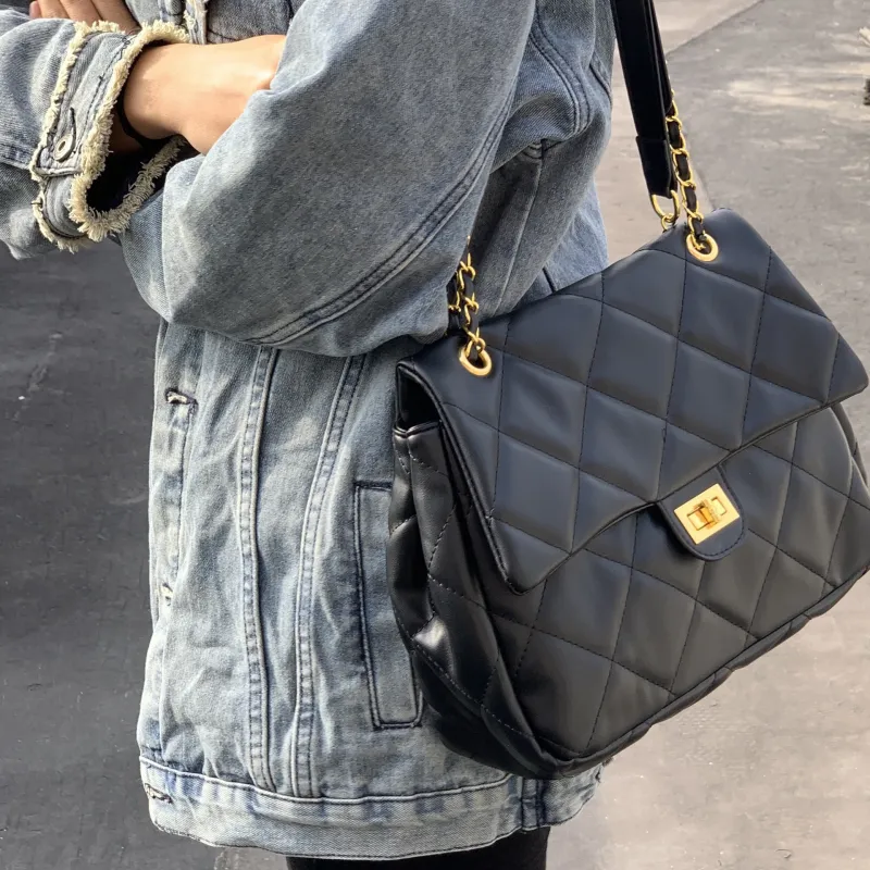 Carksky PU Shoulder Bag Regular Women's Black-6