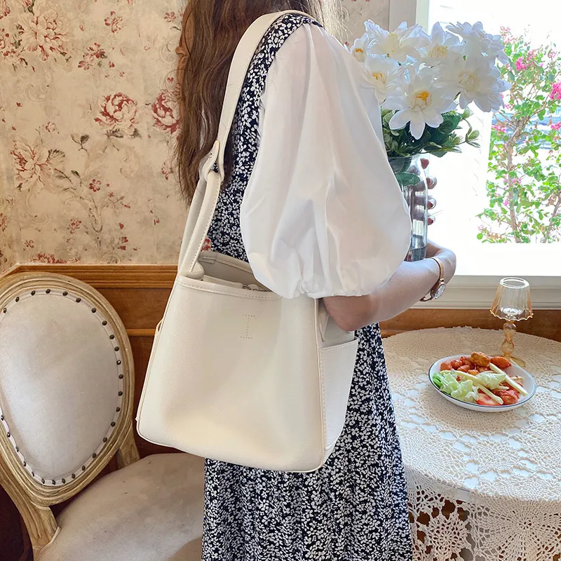 Carksky PU Shoulder Bag Regular Women's White/Black-2