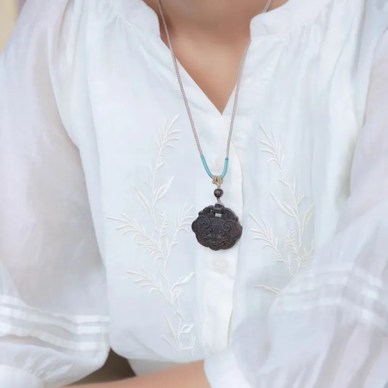 Tan Xin Sandalwood Necklaces Unisex-2