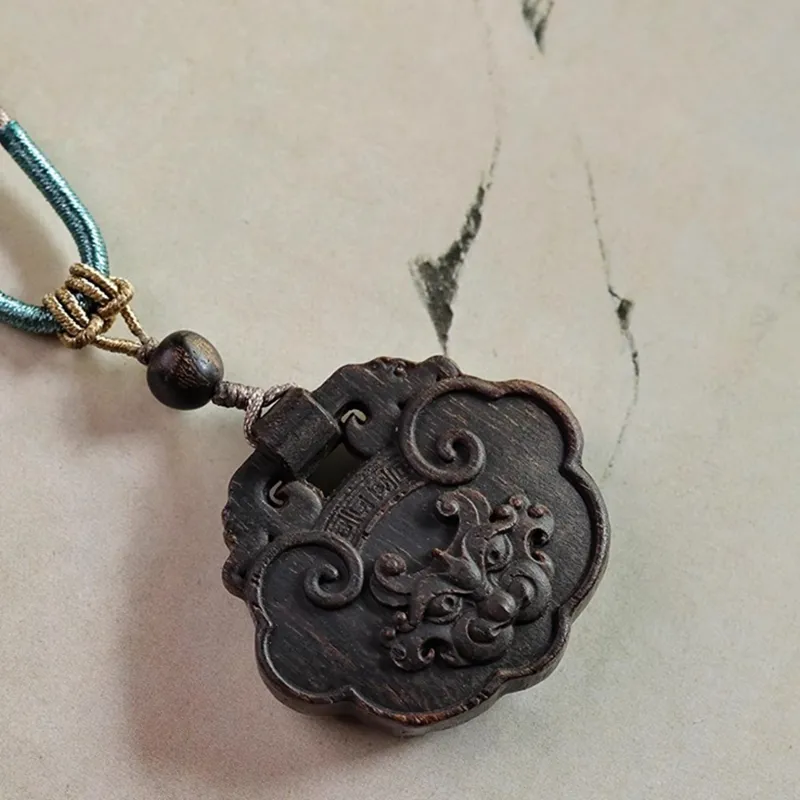 Tan Xin Sandalwood Necklaces Unisex-4
