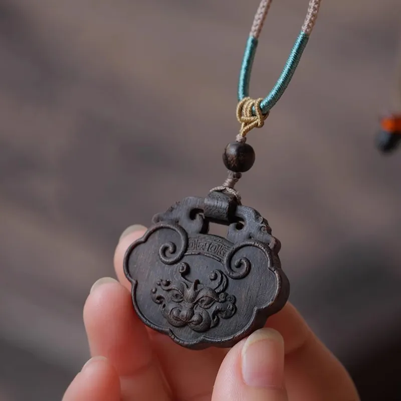 Tan Xin Sandalwood Necklaces Unisex-6
