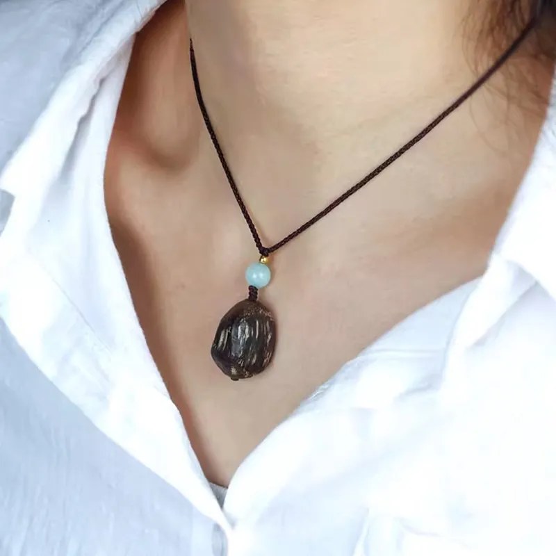 Tan Xin Sandalwood Necklaces Unisex-2