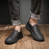 OCEANIA ROO Skateboard Shoes Men Low-Top Brown