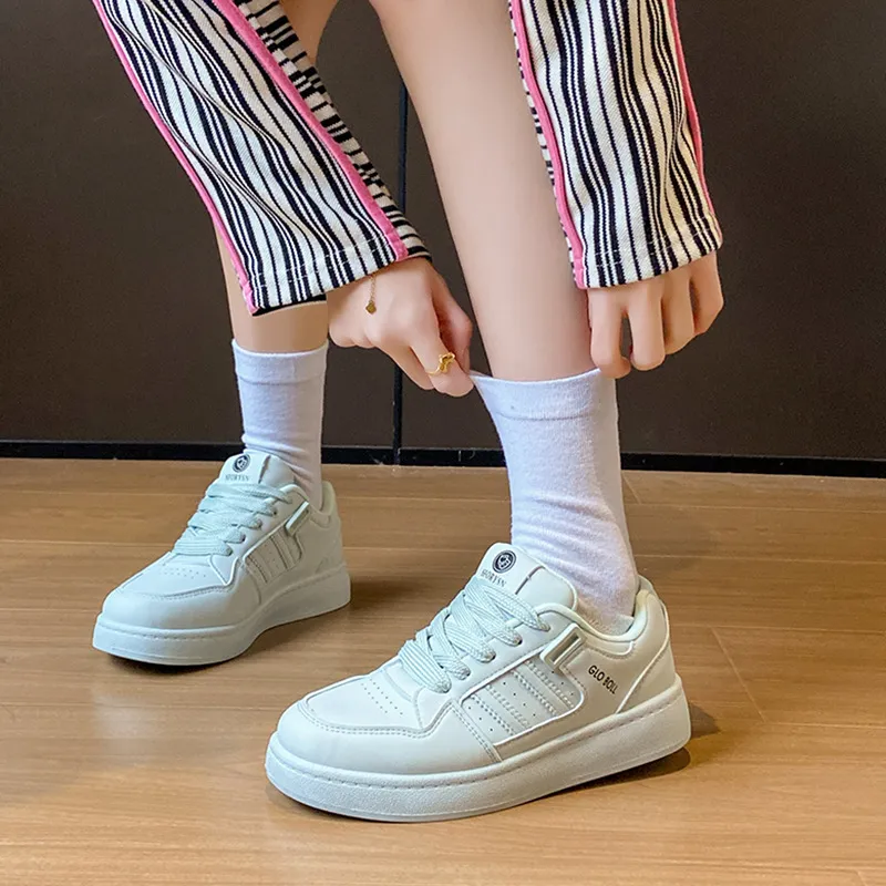 Betu Low Top Skateboard Shoes Women's-1
