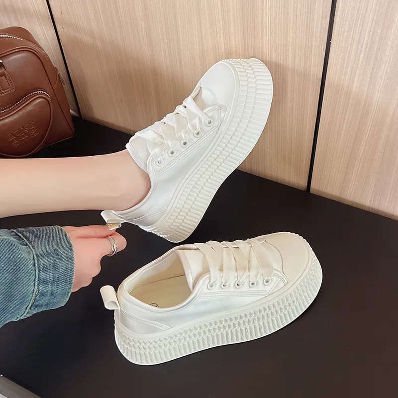 Betu Low Top Skateboard Shoes Women's-3