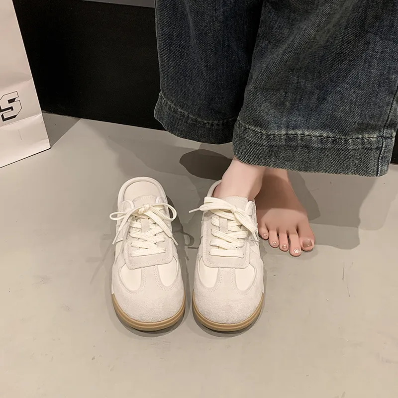 Betu Quiet Closed Toe Slippers Women's-10