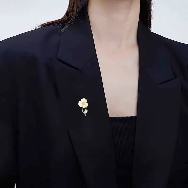 Lockstarfy Mother Of Pearl Floral Brooch Women's-1