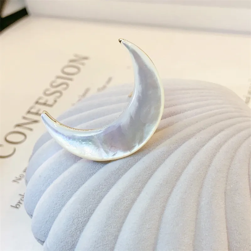 Lockstarfy Mother Of Pearl Floral Brooch Unisex-4
