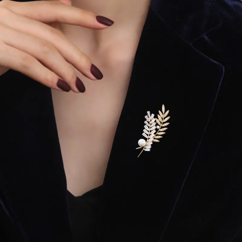 Lockstarfy Zirconia Brooches Men's-1