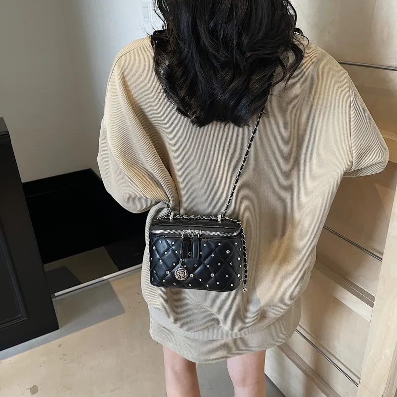 Fitchell Crossbody Bags-17