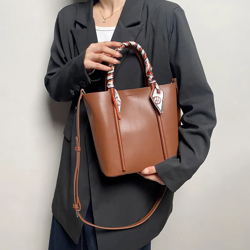 Fitchell Versatile Cow Leather Crossbody Bag Niche Design Commute Handbag Shoulder Bag Women's-9