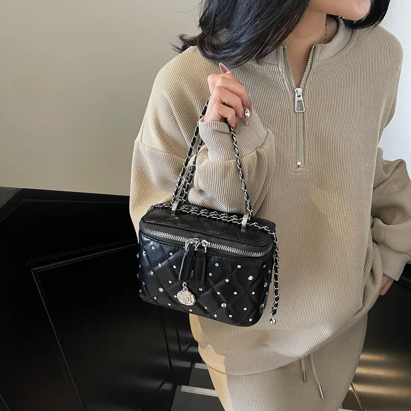 Fitchell Crossbody Bags-18