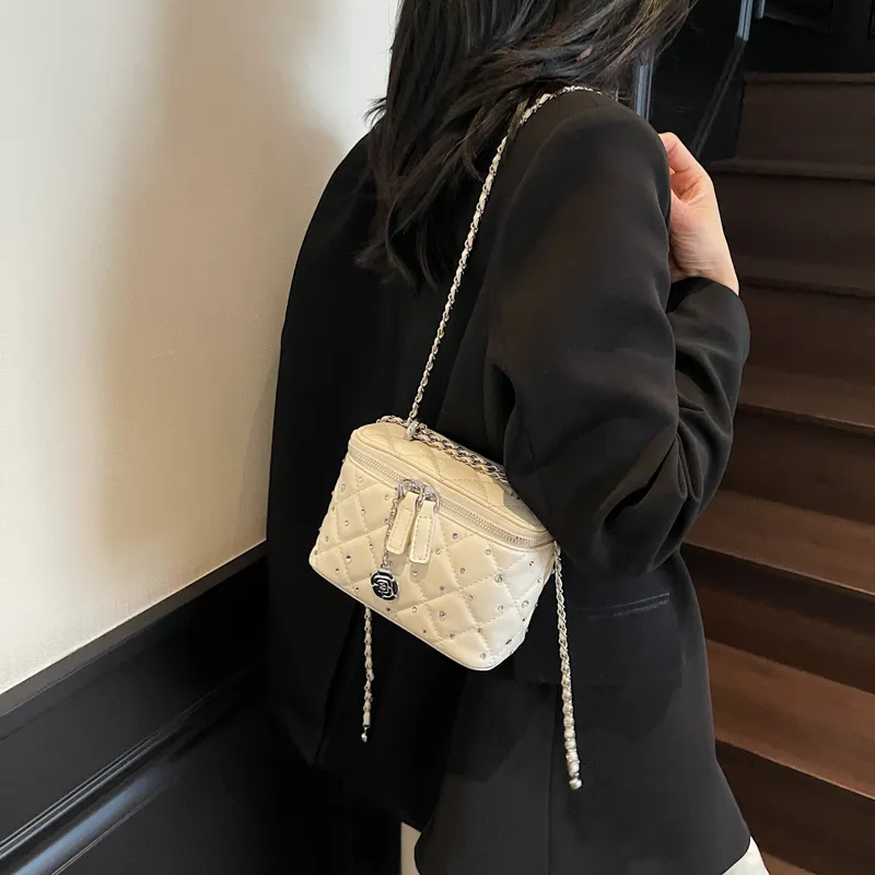 Fitchell Crossbody Bags-14
