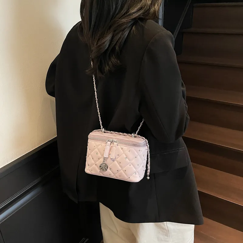 Fitchell Crossbody Bags-9