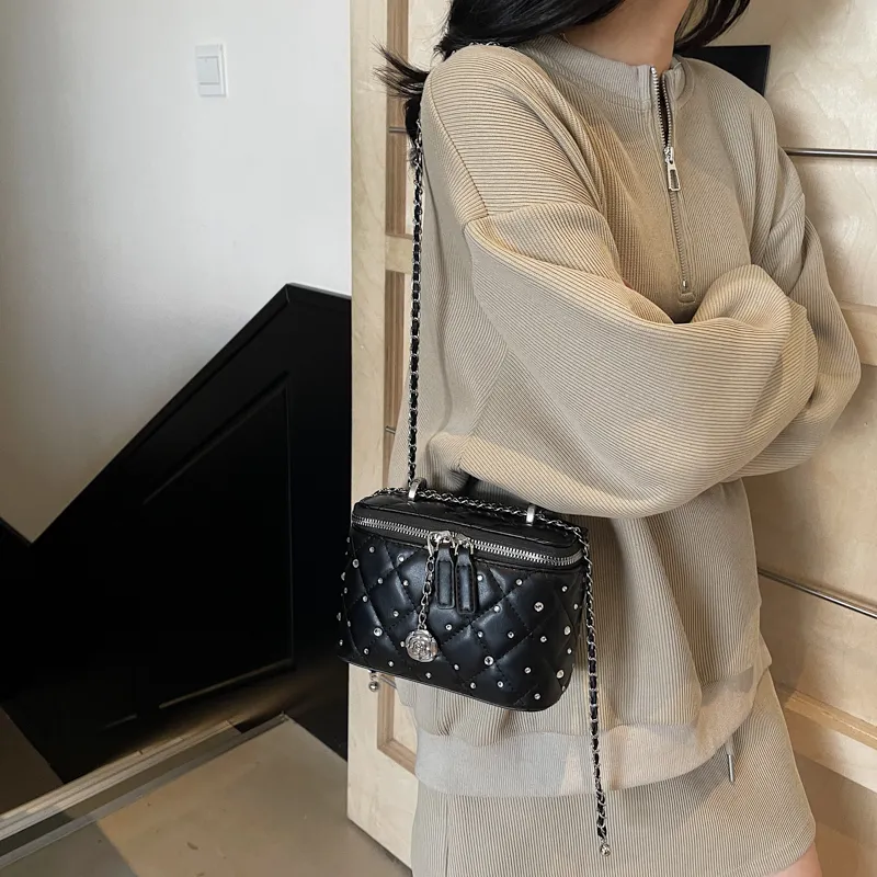 Fitchell Crossbody Bags-16